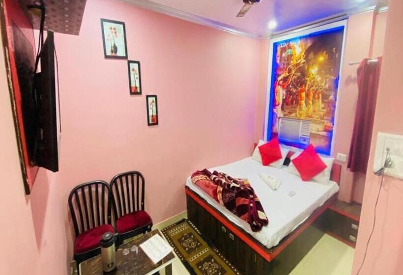 Quarto Triplo Deluxe, Staymaker Hotel Aditya 1 Km From Kashi Vishwanath Temple