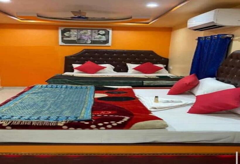 Quarto Quádruplo Deluxe, Staymaker Hotel Aditya 1 Km From Kashi Vishwanath Temple