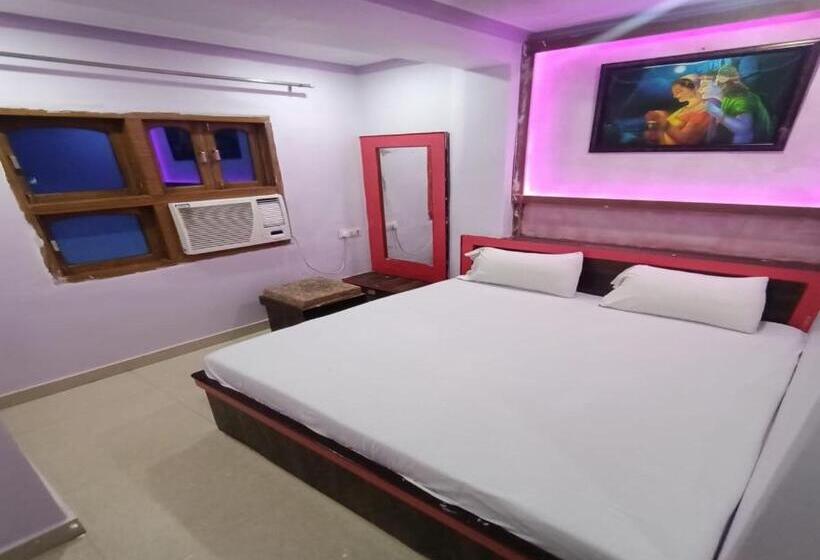 Quarto Quádruplo Deluxe, Staymaker Hotel Aditya 1 Km From Kashi Vishwanath Temple
