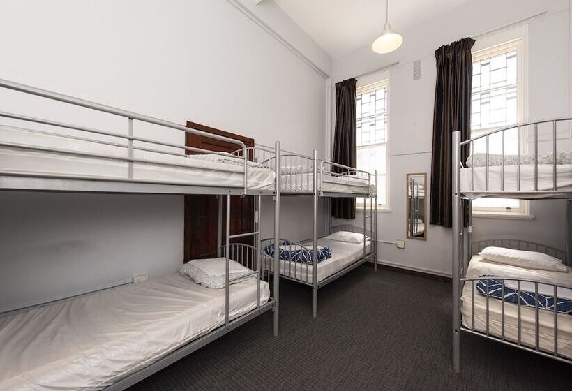 공동 객실, The Old Swan Barracks   Hostel