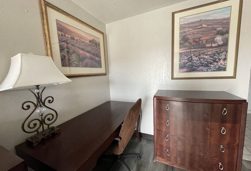 Номер Deluxe, Travelodge By Wyndham Farmington Hwy 64