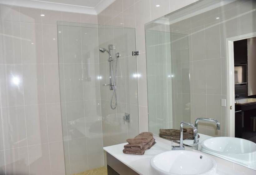 Номер Executive, Western Downs Motor Inn