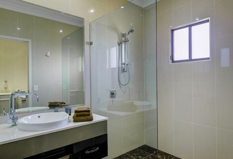 Семейный Номер, Western Downs Motor Inn