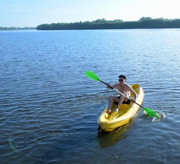 غرفة عائلية, Kampot River Bungalows