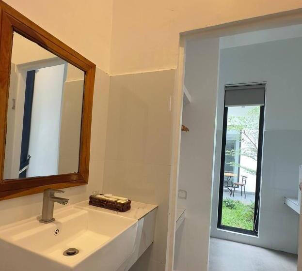 غرفة قياسية مزوَّدة بشُرفة, Kampot River Bungalows