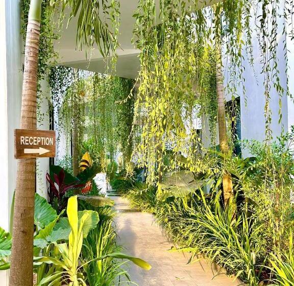 غرفة قياسية ثلاثية مزودة بشرفة, Kampot River Bungalows