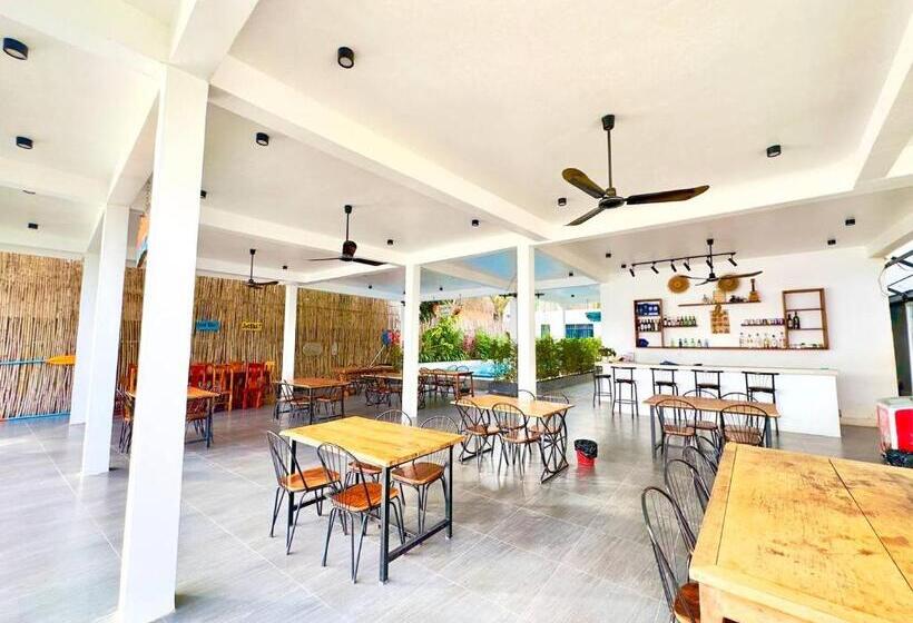 غرفة قياسية ثلاثية مزودة بشرفة, Kampot River Bungalows
