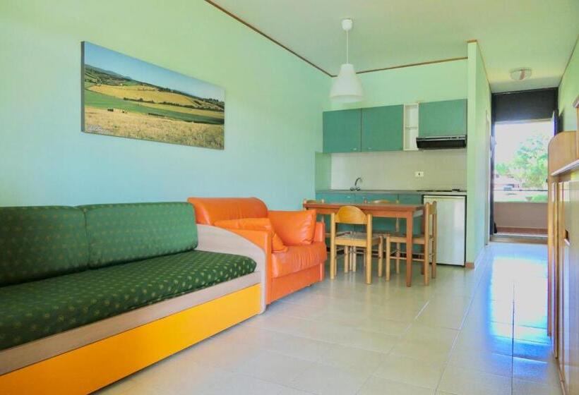 Студио Стандарт с Балконом, Isa Studio 3 Beds In Residence With Swimming Pool Bed And Bath Linen Included