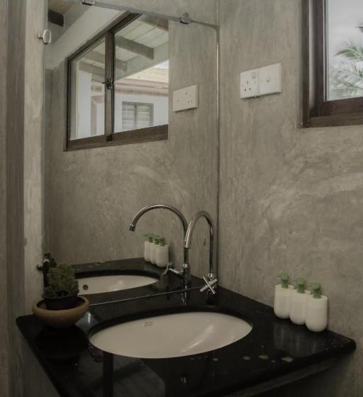 Люкс Вид на Море, Sea Crest Beach Villa