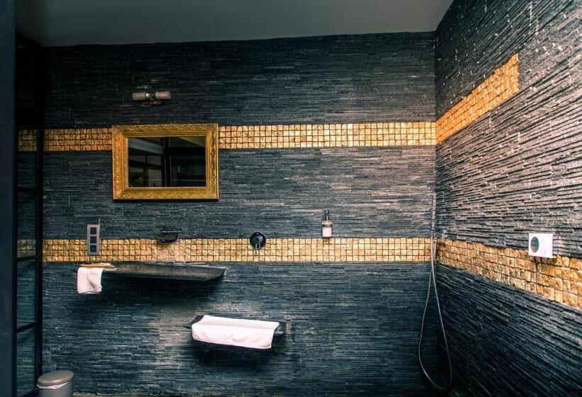 Номер Стандарт Вид на Бассейн, Suite Wellness