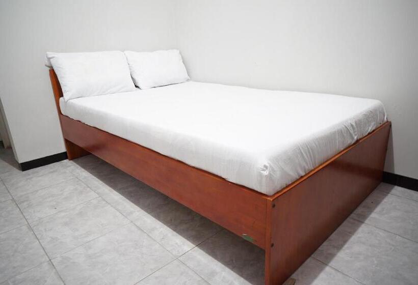 豪华房间, Oyo Life 93045 Kost Putra Bu Ketut