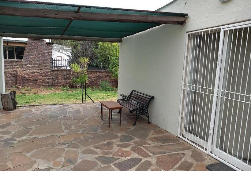 Номер Стандарт Вид на Сад, 7 On Grey Guesthouse