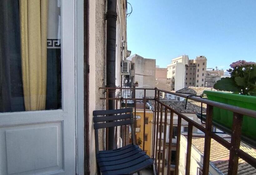 اتاق استاندارد سه نفره, Pixys