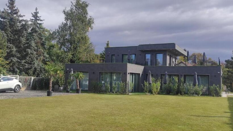 استودیوی لوکس, Prestige Miskolctapolca