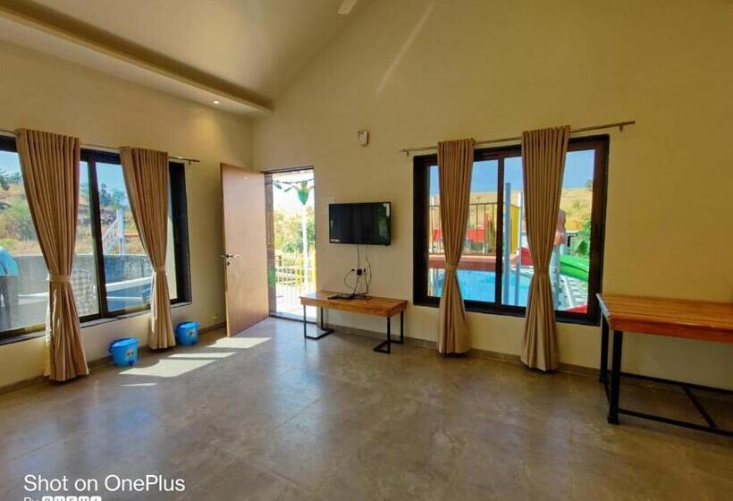 标准间, Shrubbery Palms Resort