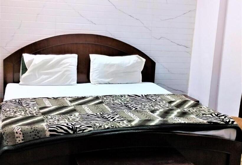 اتاق لوکس با بالکن, White Palace,nizamuddin Railway Station