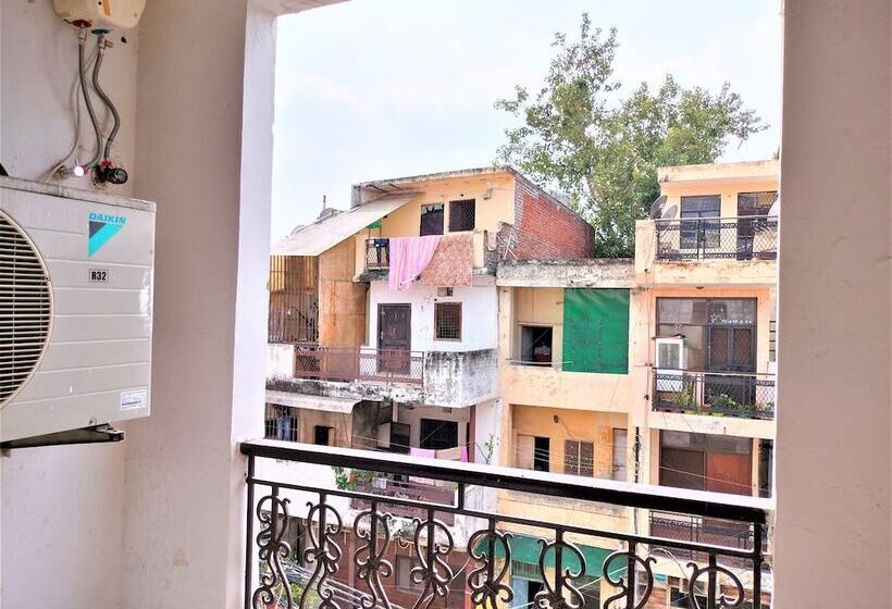 اتاق استاندارد, White Palace,nizamuddin Railway Station