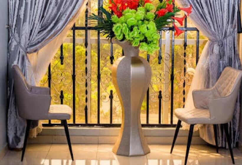 اتاق استاندارد چهار تخته, Room In Apartment   Oragon Hotel  Penthouse