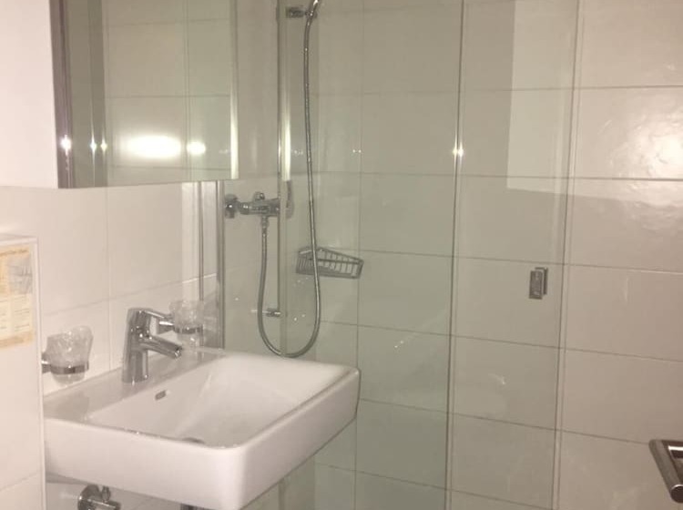 Номер Стандарт, Zak Neuhausen