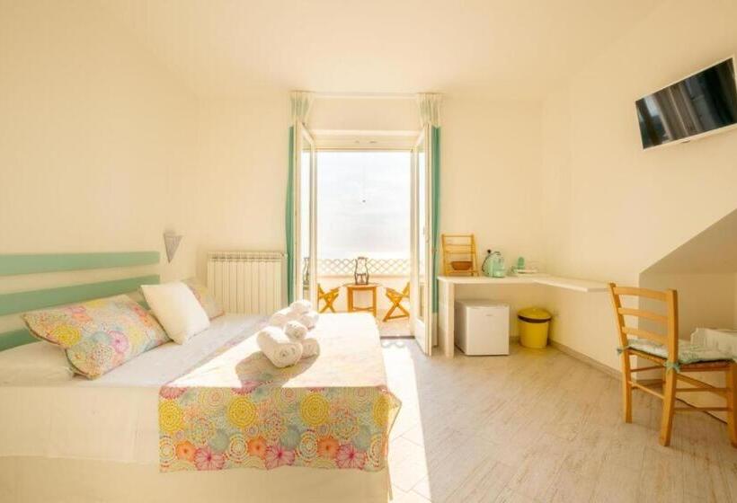 Четырехместный Номер Стандарт Вид на Море, Finisterrae Rooms And Suites