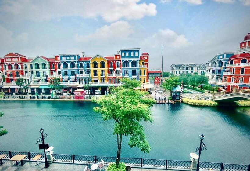 اتاق چهار تخته با دستشویی مشترک, Herbs Spa & Hotel Riverside Grand World