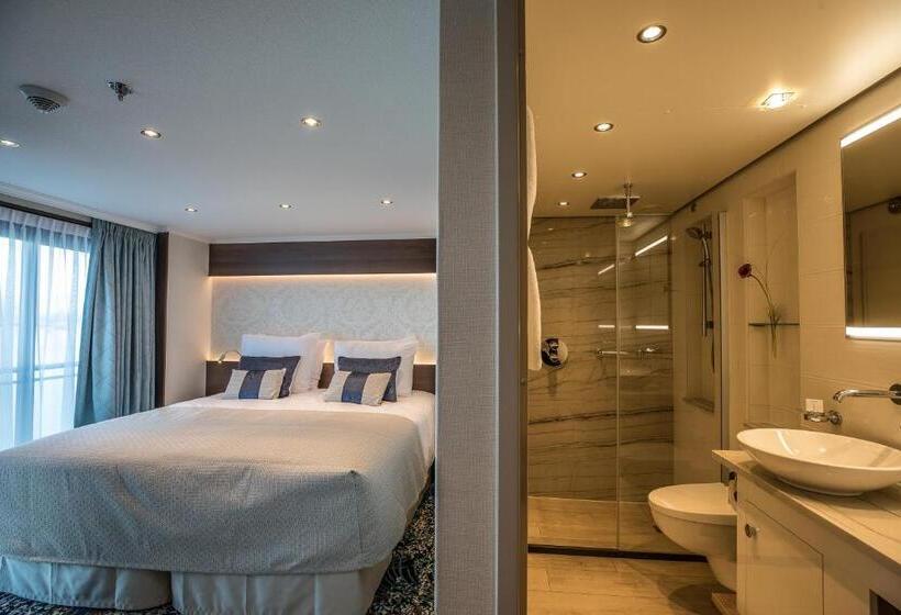 Deluxe room with river view, Viva Riverside 4 Köln