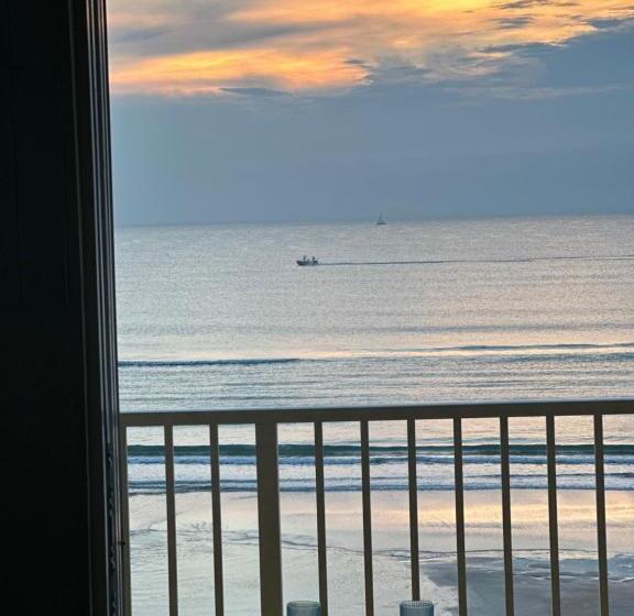 סטודיו סטנדרט עם מרפסת, Oceanfront Oasis