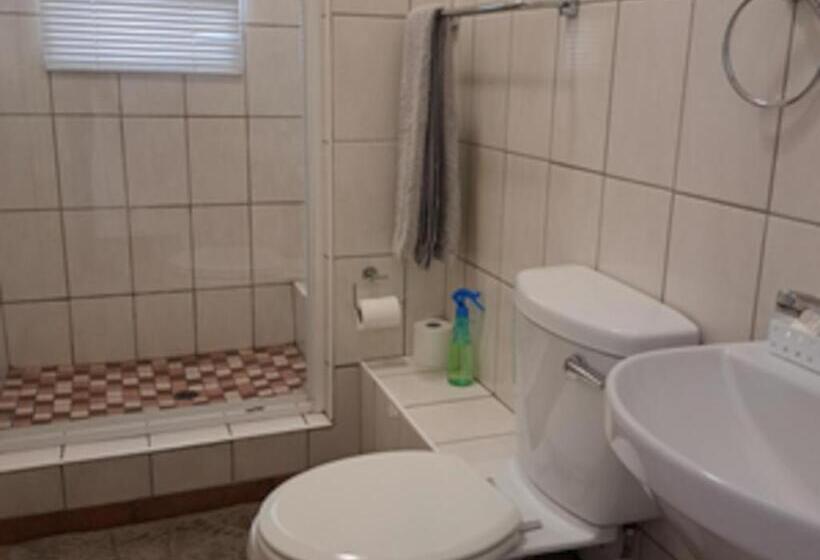 חדר בסיסי, Stay At 12 Guesthouse And Selfcatering
