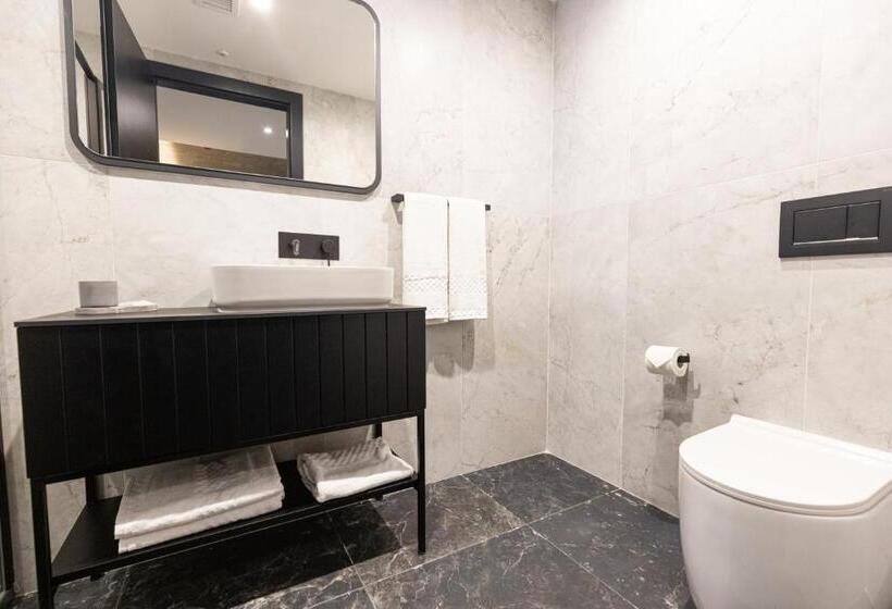 اتاق لوکس با چشم‌انداز شهر, The Londoner Hotel St. Julian S