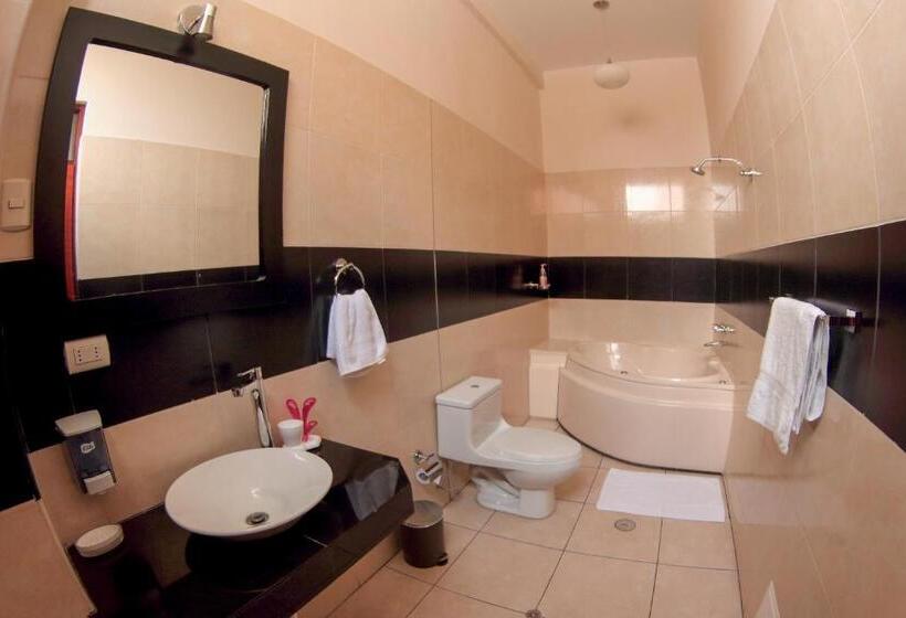 Люкс с гидромассажем, Pacific Suites