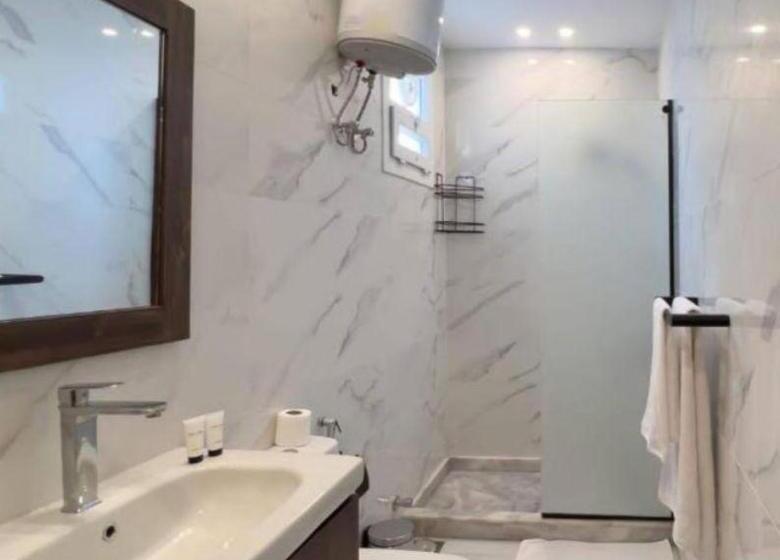 اتاق استاندارد سه نفره, Puzzle Pyramids Inn