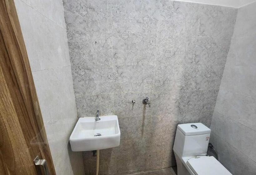 Трехместный Номер Классика, Oyo Hotel Modest