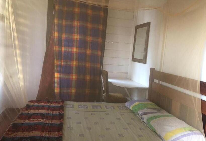 اتاق استاندارد با سرویس بهداشتی مشترک, Pied A Terre