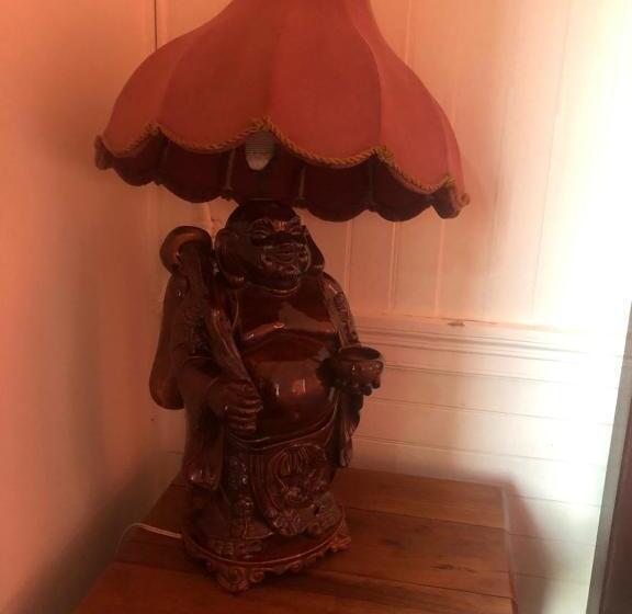 اتاق استاندارد با سرویس بهداشتی مشترک, Pied A Terre