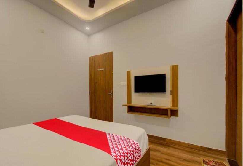 트리플 클래식 룸, Oyo Flagship Hotel Moon Light