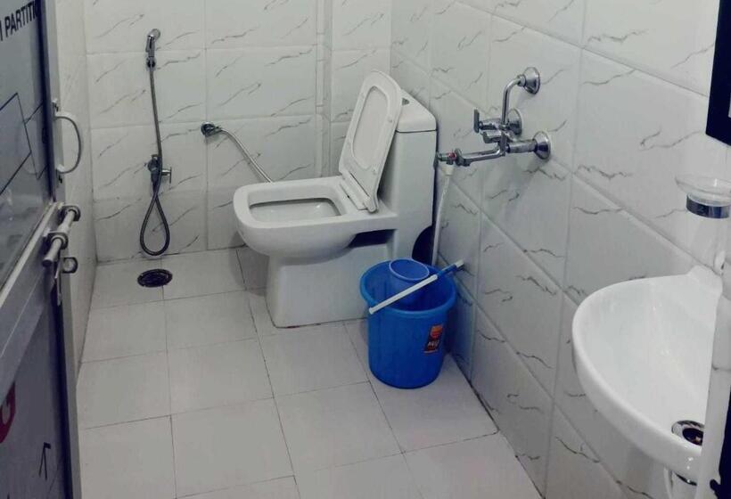 トリプルクラシックルーム, Oyo Flagship Darbar Guest House