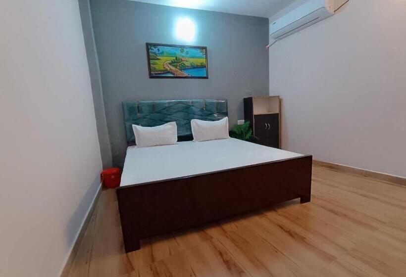 トリプルクラシックルーム, Oyo Flagship Darbar Guest House