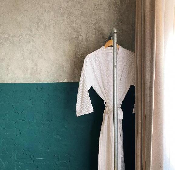 豪华单人间, Sundays Café &
