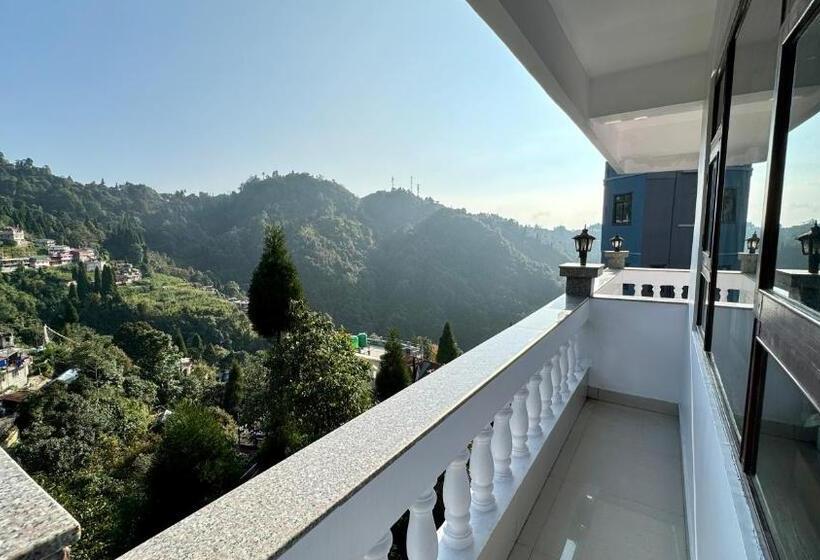 Номер Deluxe, Darjeeling Hillside Inn