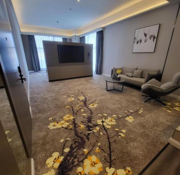 Family Suite, Msharef Almoden