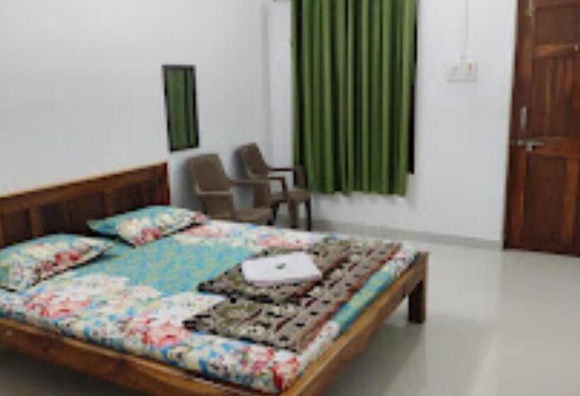 Номер Стандарт, Aditya Beach Resort Malvan