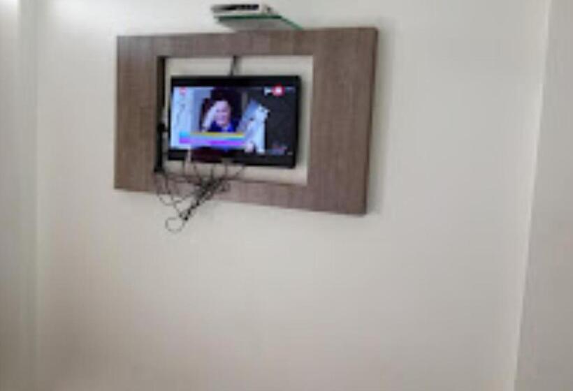 Номер Deluxe, Gopi Nagpur