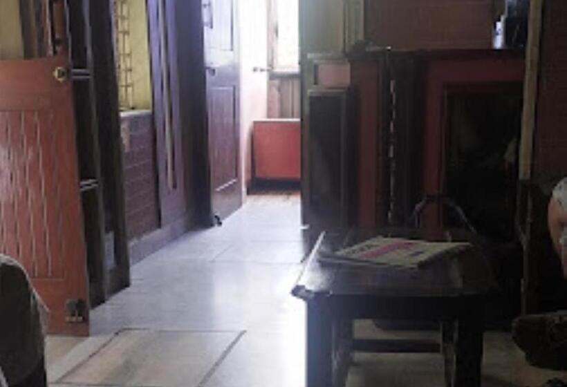 Номер Deluxe, Gopi Nagpur
