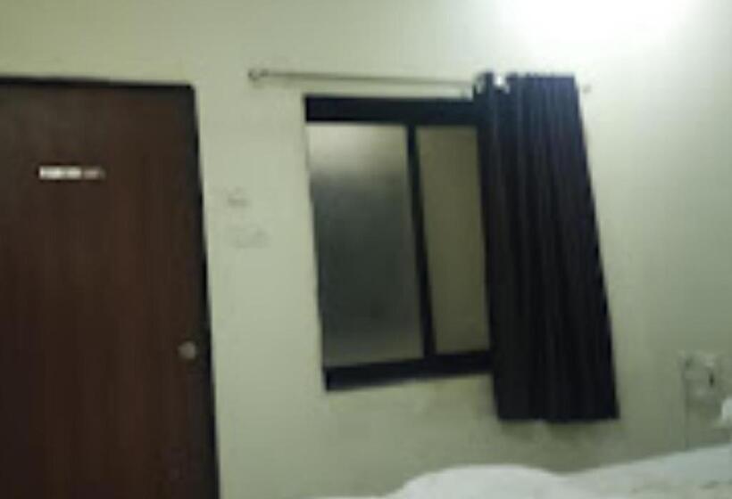 Трехместный Номер Deluxe, Pathika Jalgaon