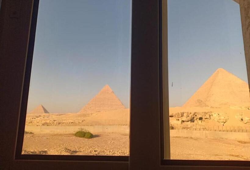اتاق استاندارد سه تخته با چشم‌انداز, Yamour Pyramids View