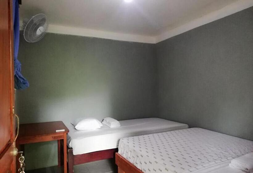 غرفة قياسية ثلاثية, Hostal Xilotl