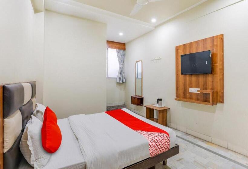 اتاق کلاسیک سه تخته, Oyo Hotel Asopalav