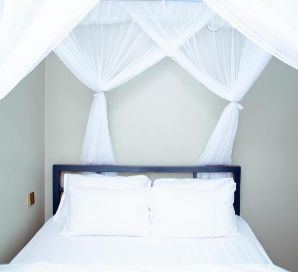 Quarto Estandar Individual, Smart Park Arusha