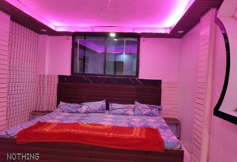 Номер Deluxe, Unnat Shree