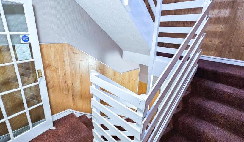 Трехместный Номер Базовый, Mystayinn Telford Guest House